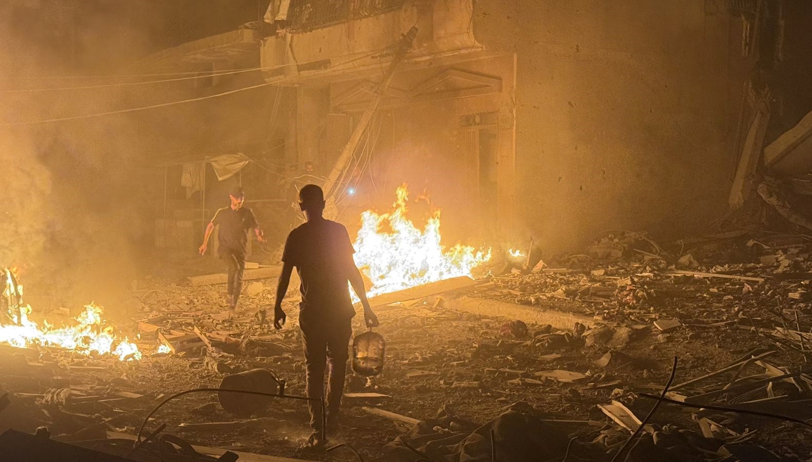 gazzeden kacis suruyor cadirlar bile cok goruluyor zQ7wCdhL