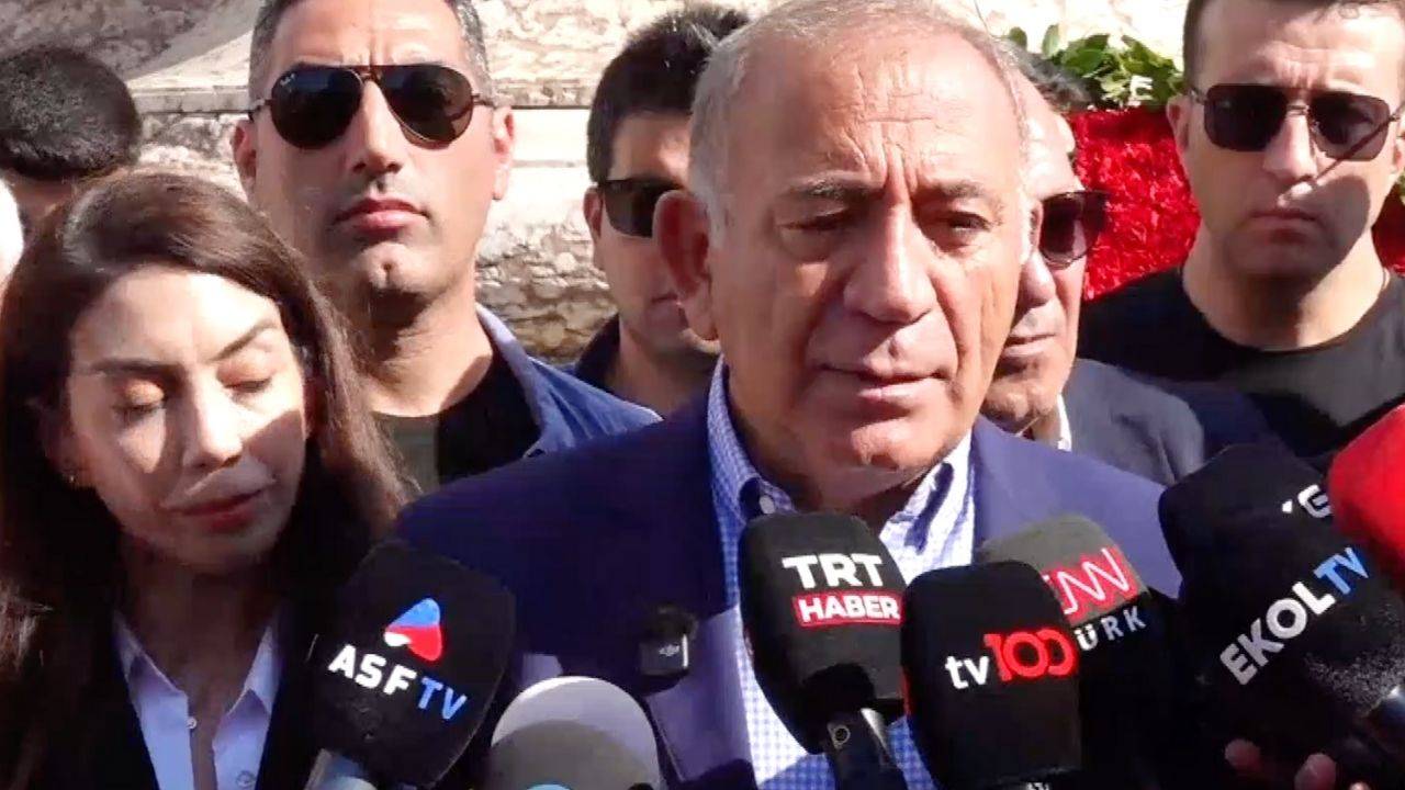 gursel tekin iki televizyon kanalina cikmadan baska bir yere cikmayacagim aziz ihsan aktasin arkadaslari kadar bize kiymet verin DdNkjVjC