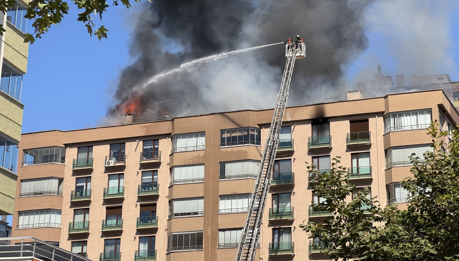 kayseride 8 katli binada yangin mudahale suruyor Ylpt9fkD