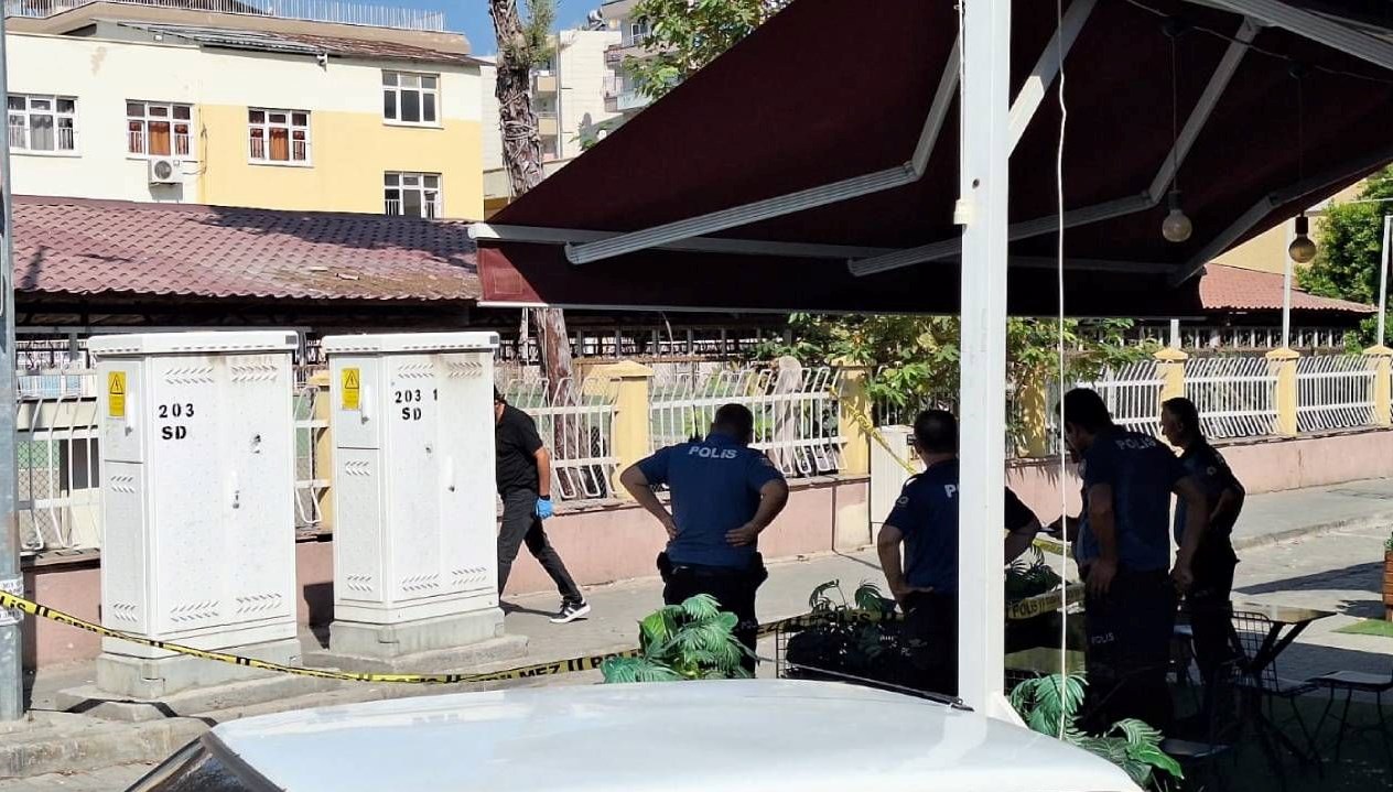 sokak ortasinda silahli saldiri agir yaralandi jnEh2xEF