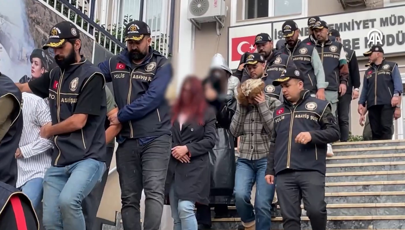ahlak polisinden istanbulda 15 ilceye baskin kVAgWx6G.jpg