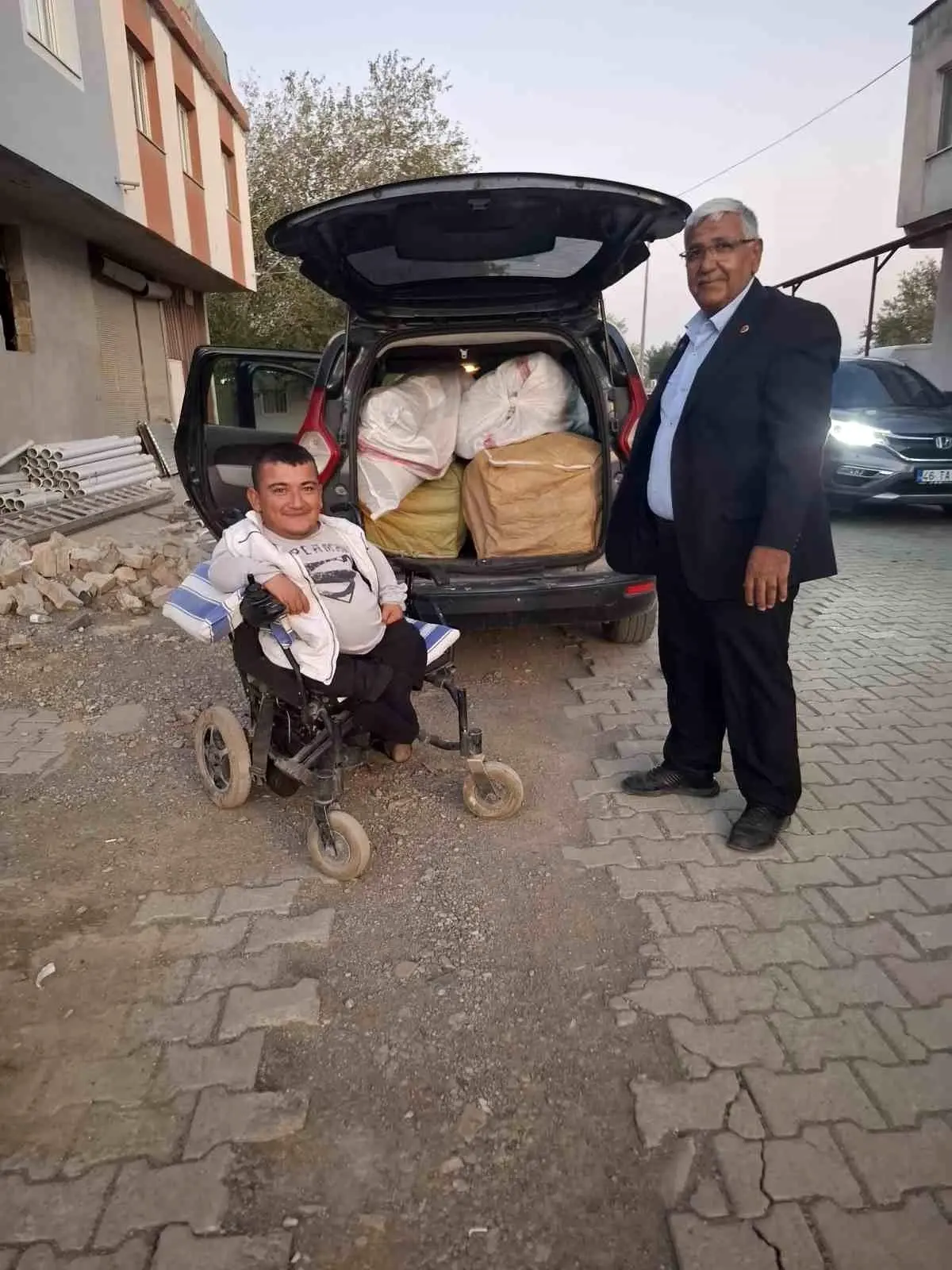 cam kemik hastasindan filistin icin destek XTK7FJKz.jpg