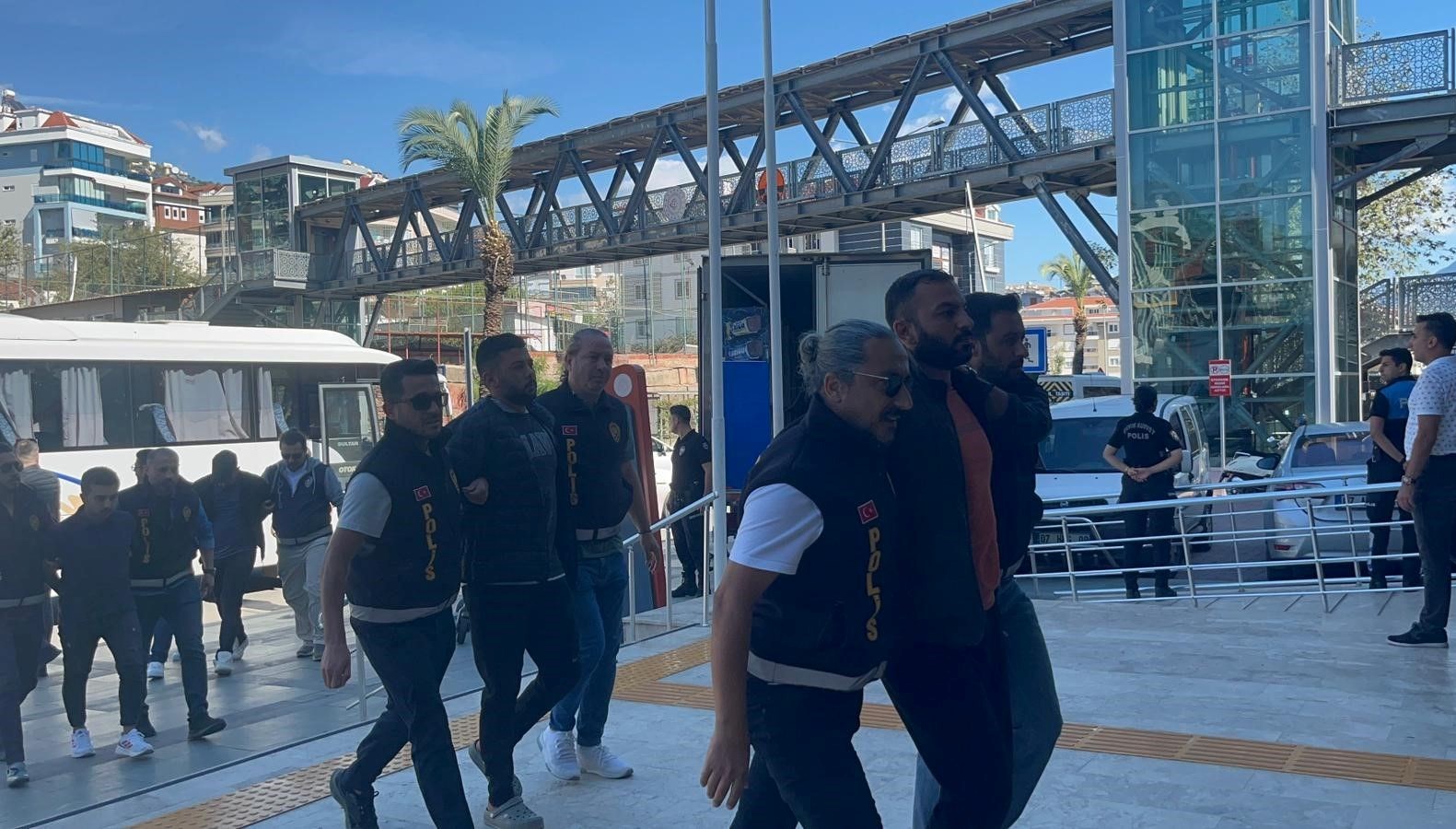 cesedi sarp kayaliklarda bulunmustu iki kisi tutuklandi OLSB9MZw.jpg