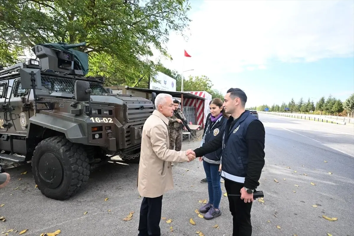 vali turan yol kontrol noktalarini inceledi dwxlmuxh.jpg