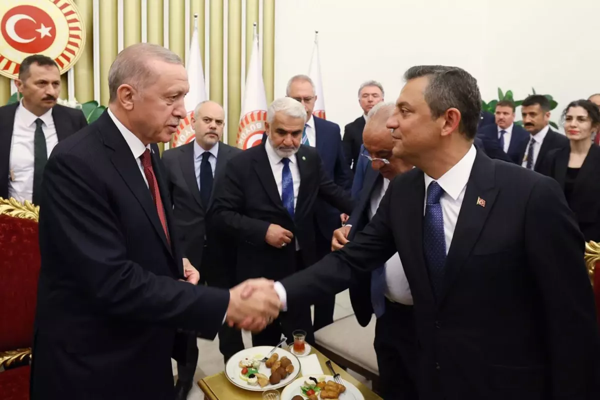 ozelin aciklamalarina ak parti cephesinden ardi ardina tepkiler qfzXQj5x.jpg