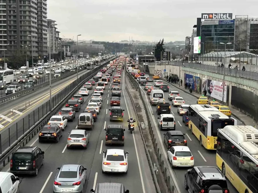 İstanbul’da Akaryakıt Zammı Trafik Yoğunluğunu Azaltmadı