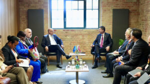 murat-kurum-berlinde-iklim-diplomasisi-trafigi-yuruttu-fVybuazq