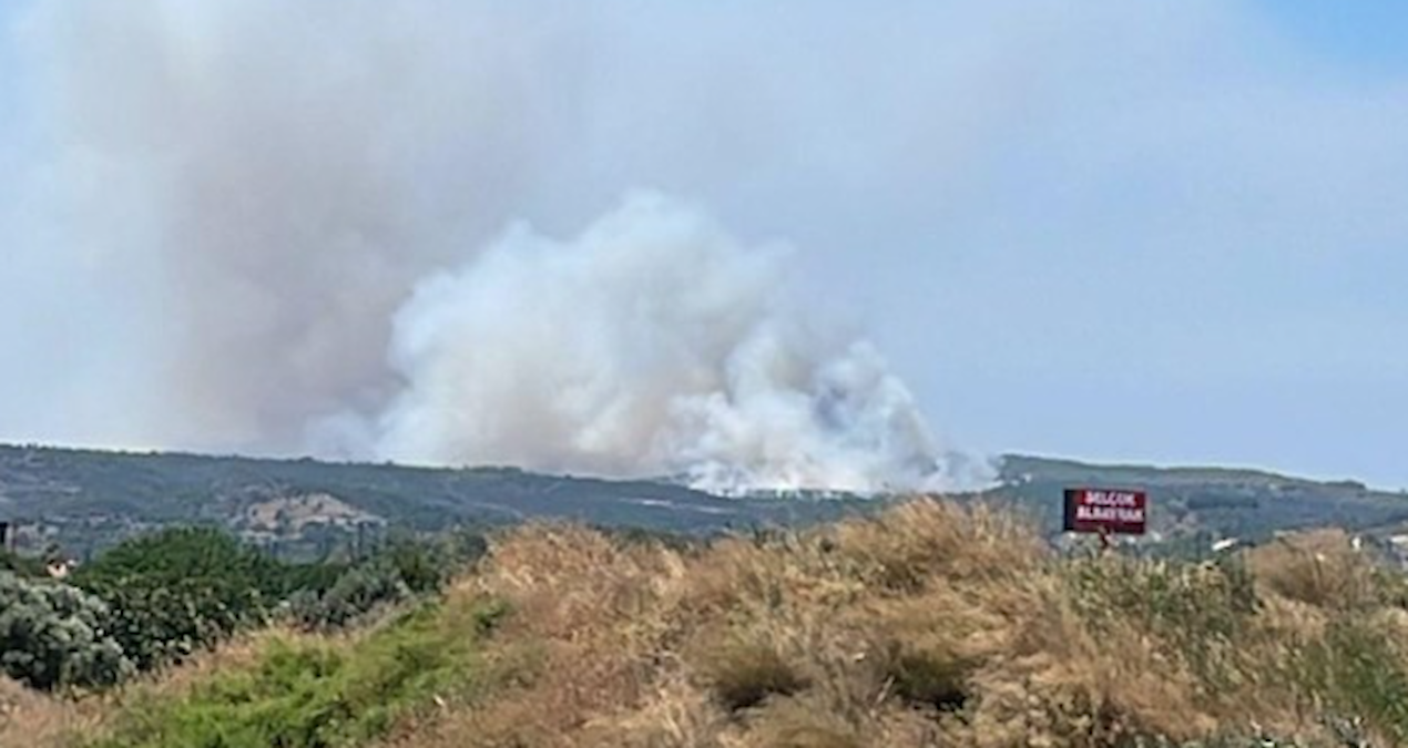 Çeşme’de yangın! Alevlerle mücadele devam ediyor