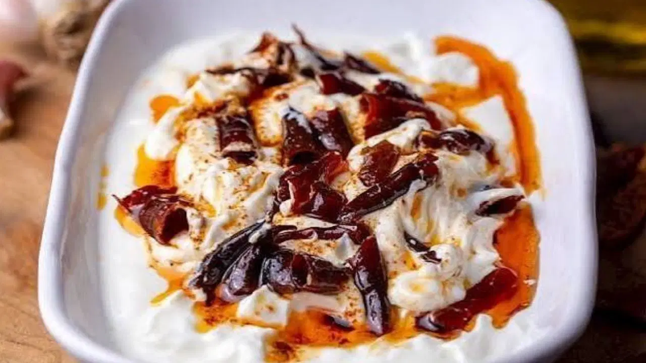Yoğurt ve acı biberin mükemmel uyumu: Atom meze tarifi Yogurt ve aci biberin mukemmel uyumu atom meze tarifi zH2LNRcY